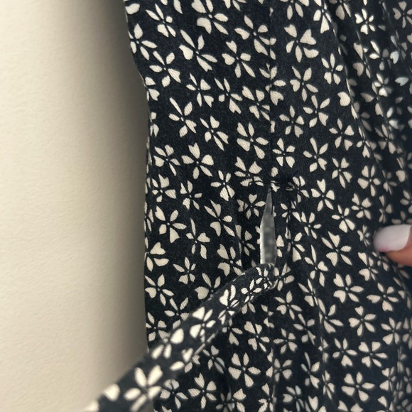 Brandy Melville floral navy wrap dress one size fits most- fits like a US XS/S - Picture 7 of 8